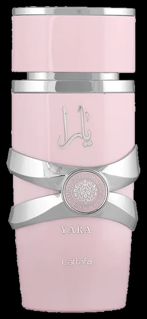 Frasco rosa do Lattafa Yara 100ml sobre tecido acetinado com flores e baunilha